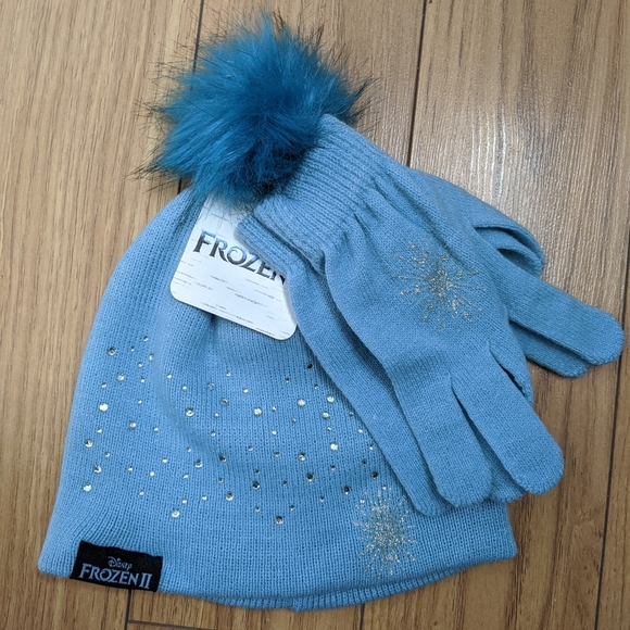 Disney Other - 🆕 Disney Frozen 2 - hat and gloves set